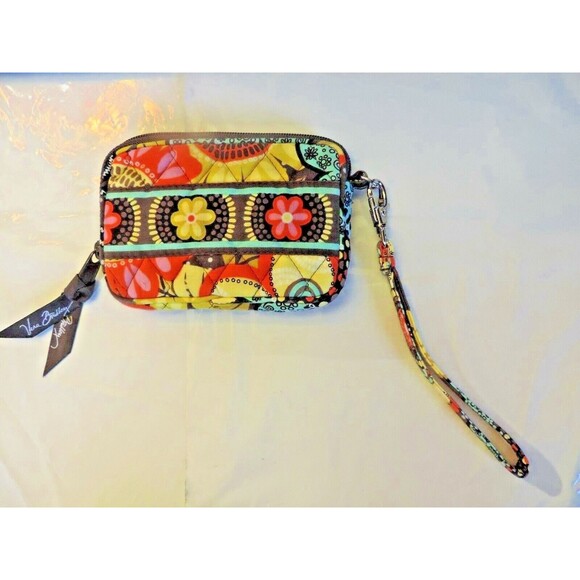 New Vera Bradley Wristlet - Picture 2 of 5